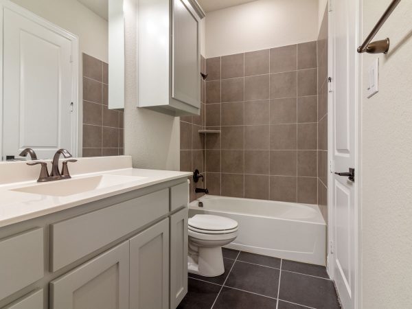 Landon Homes 716 Chesapeake III Frisco TX Bath