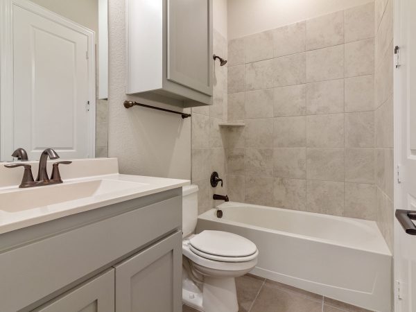 Landon Homes 716 Chesapeake III Frisco TX Bath