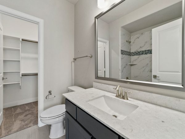 New Home Builder Landon Homes 600 Richmond Guest Bathroom
