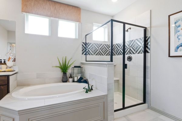 Landon Homes 5810 Sienna Model Argyle TX Master Bathroom